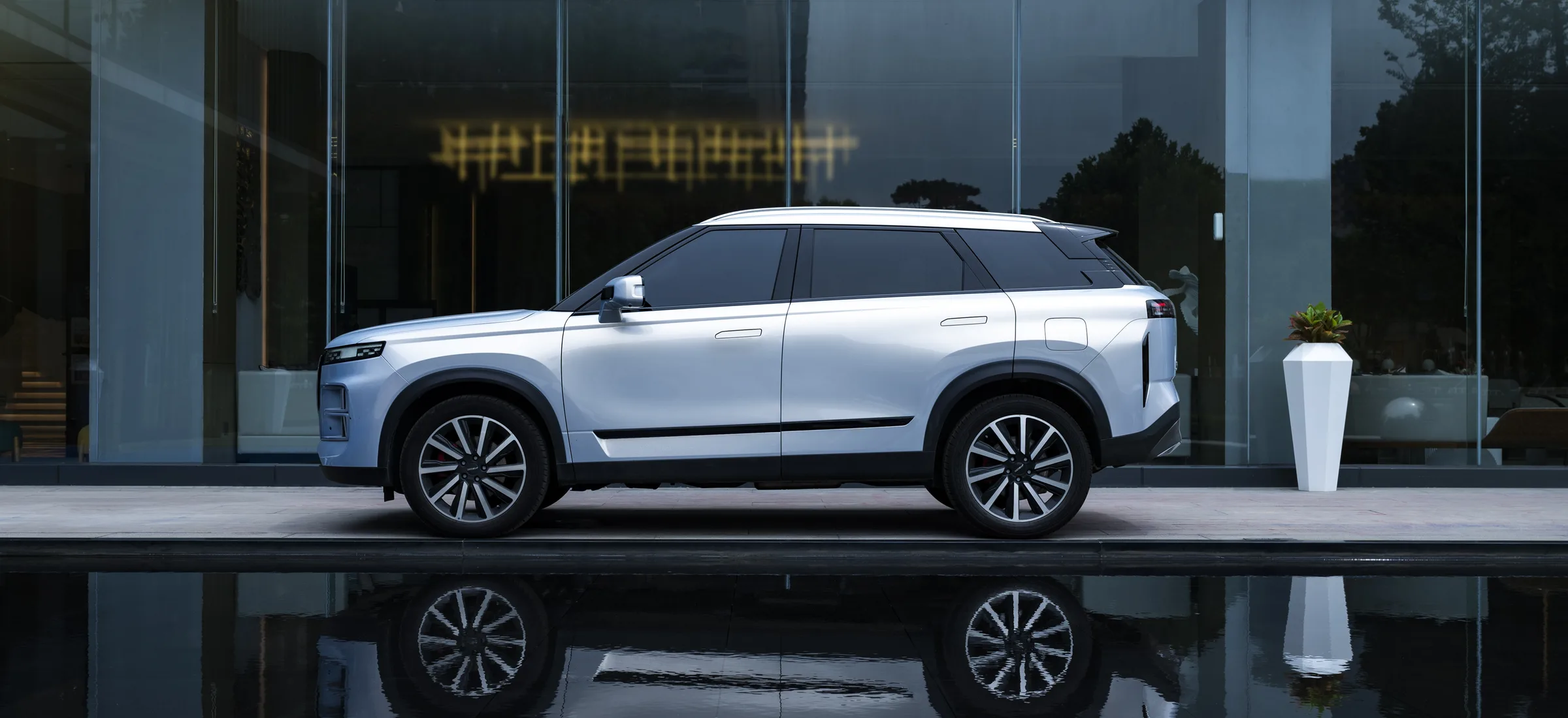 JAECOO SUV outside a glass-front showroom