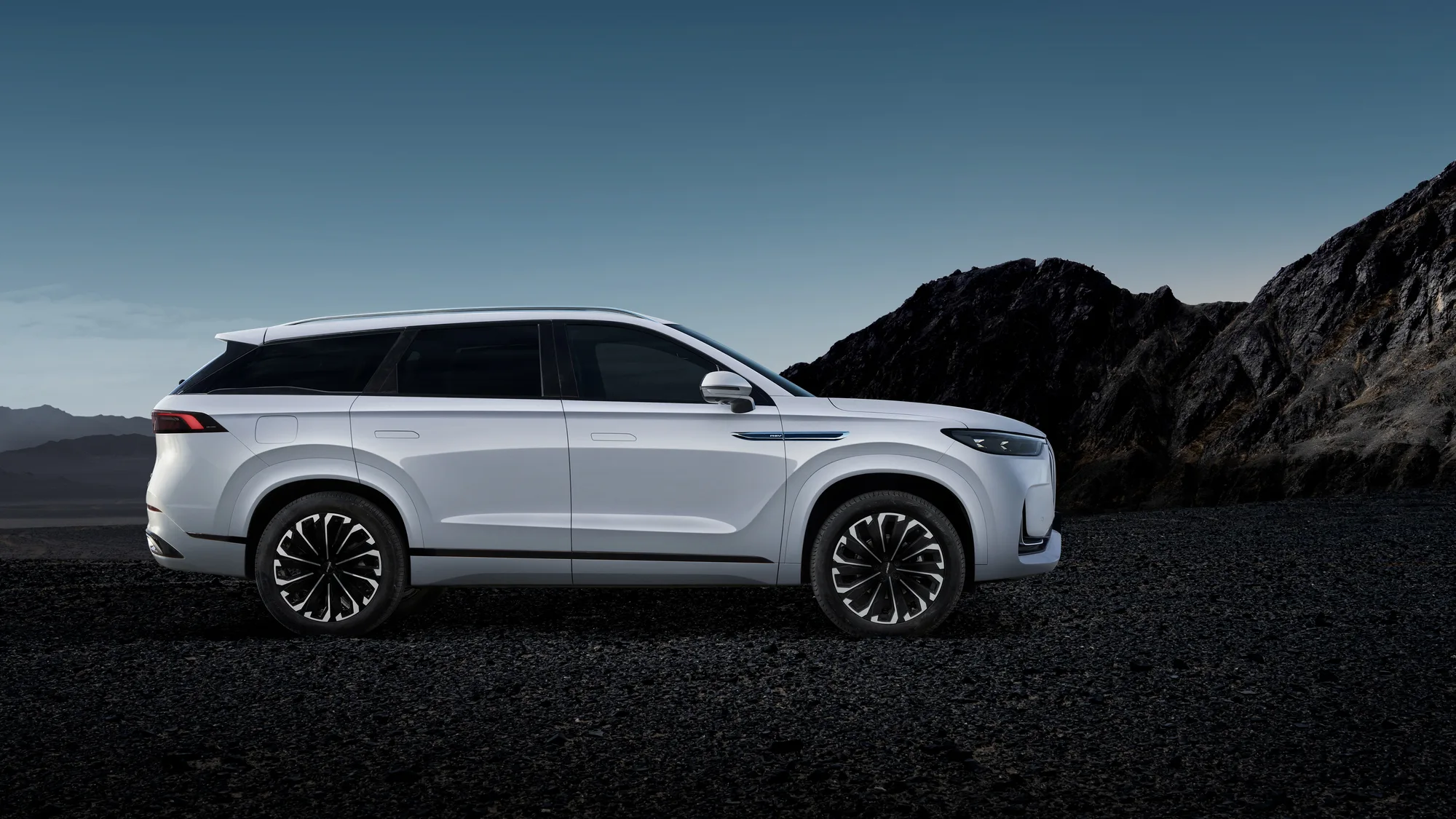 JAECOO SUV side profile in an open landscape